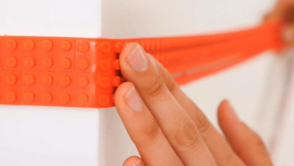 Designers Inventam Fita Que Transforma Qualquer Objeto Em LEGO
