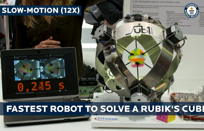 Robô Recordista de Velocidade Resolve Cubo Mágico Antes Mesmo de Dizermos a Palavra "Cubo Mágico"
