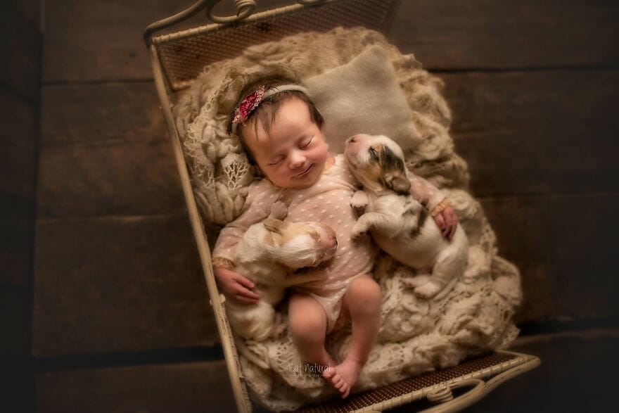 17 Fotos Lindas de Bebês com Animais que Vão Conquistar Seu Coração