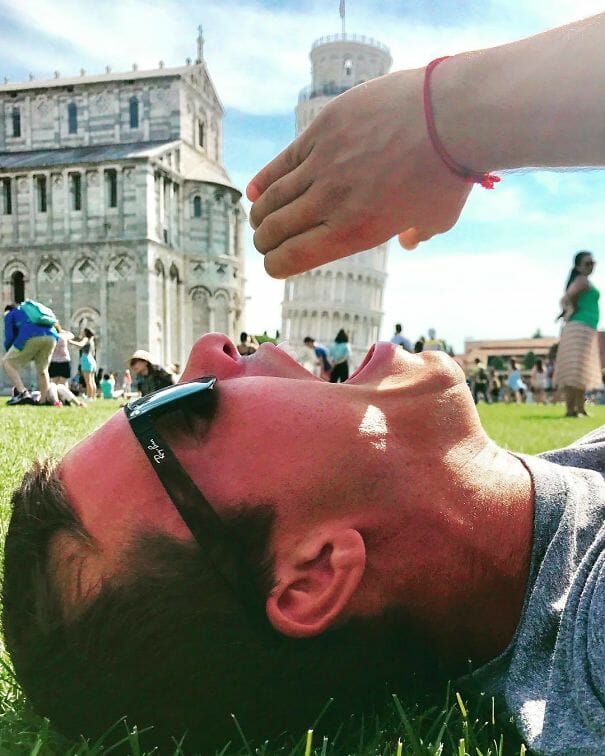 19 Fotos de Poses Criativas e Divertidas Com a Torre de Pisa