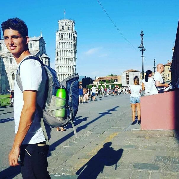 19 Fotos de Poses Criativas e Divertidas Com a Torre de Pisa